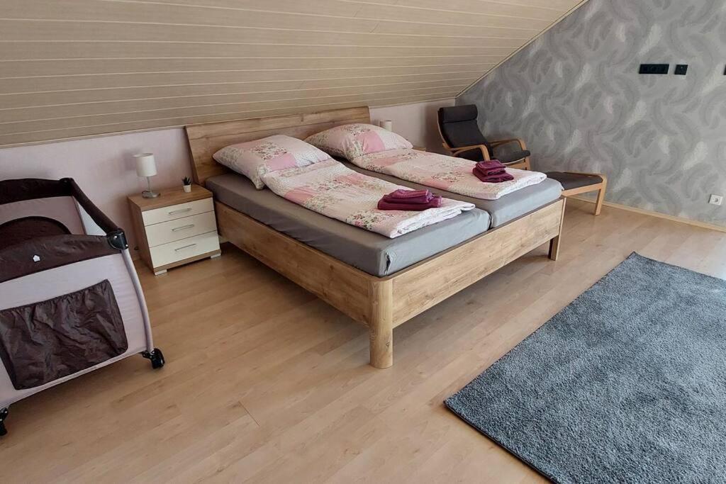 Grosse Tolle 4 Zimmer Ferienwohnung Im Herzen Des Odenwaldes Moerlenbach Luaran gambar